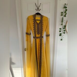 Women’s long dress - Size (can fit a L, and XL)
